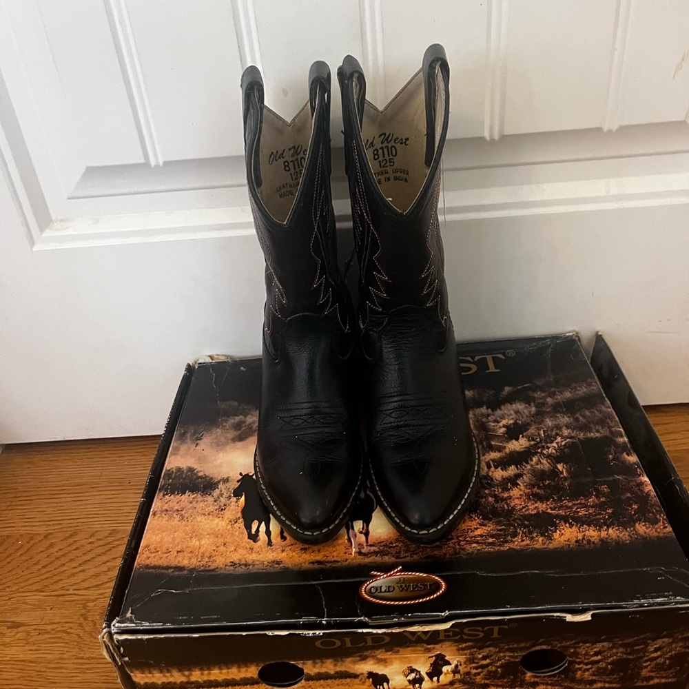 Perfect Condition Boys Old West Black Leather Cowboy Boots With Original Box